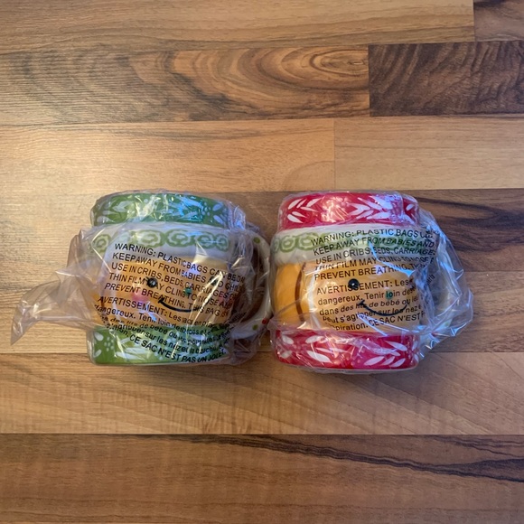 ✨Host Pick✨New Temp-tations Set of 2 Seasonal Character Mugs - Picture 4 of 8